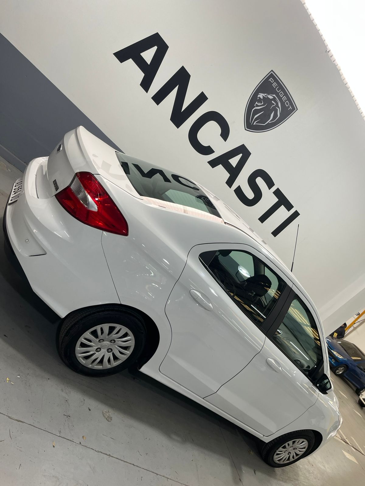 KA SEDAN SE (VENDIDO)