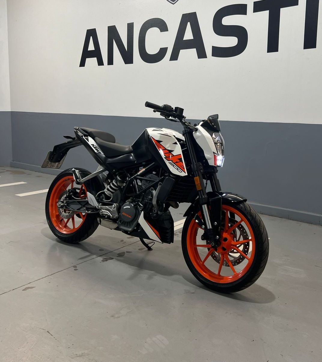 DUKE 200