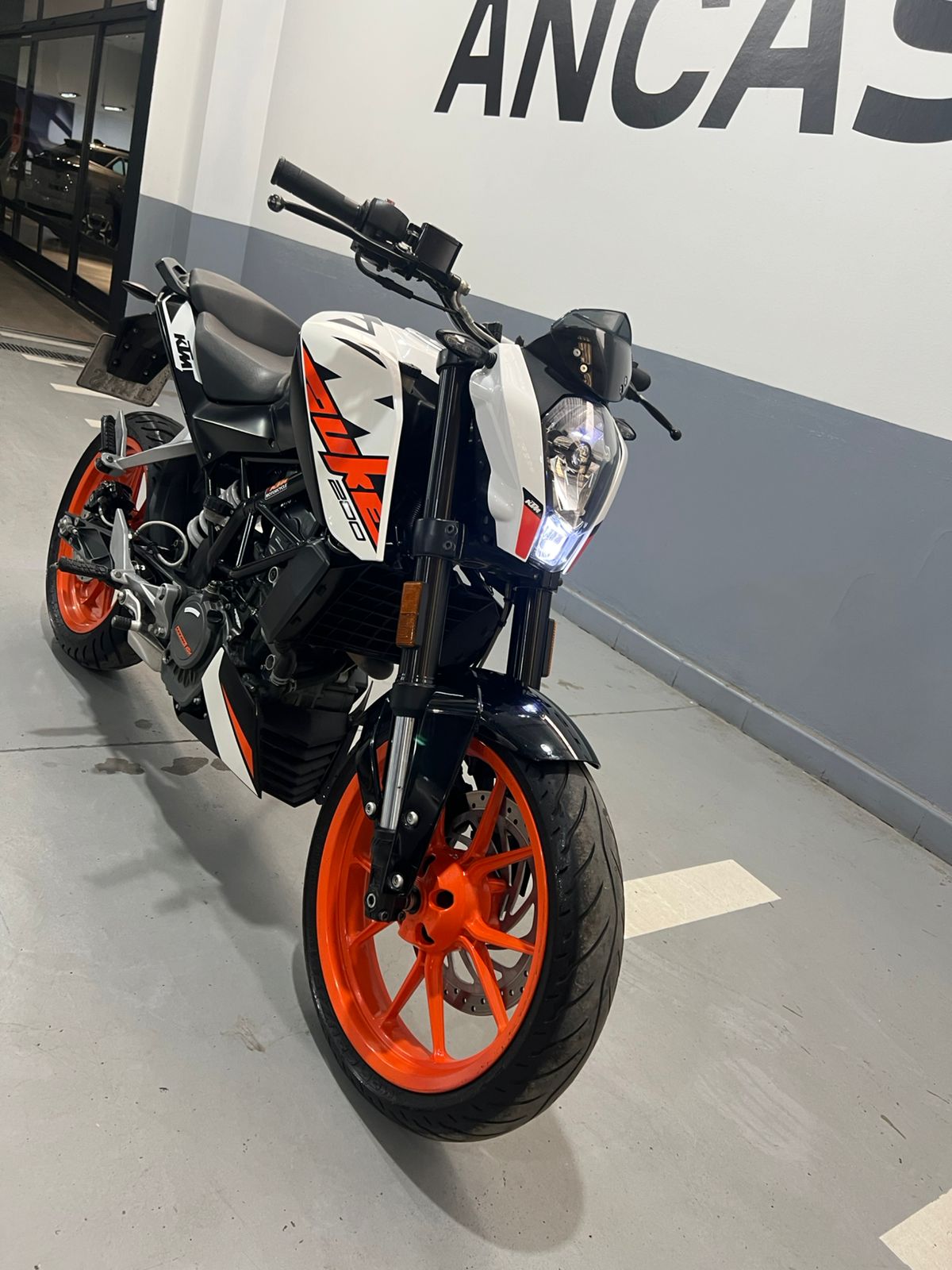 DUKE 200