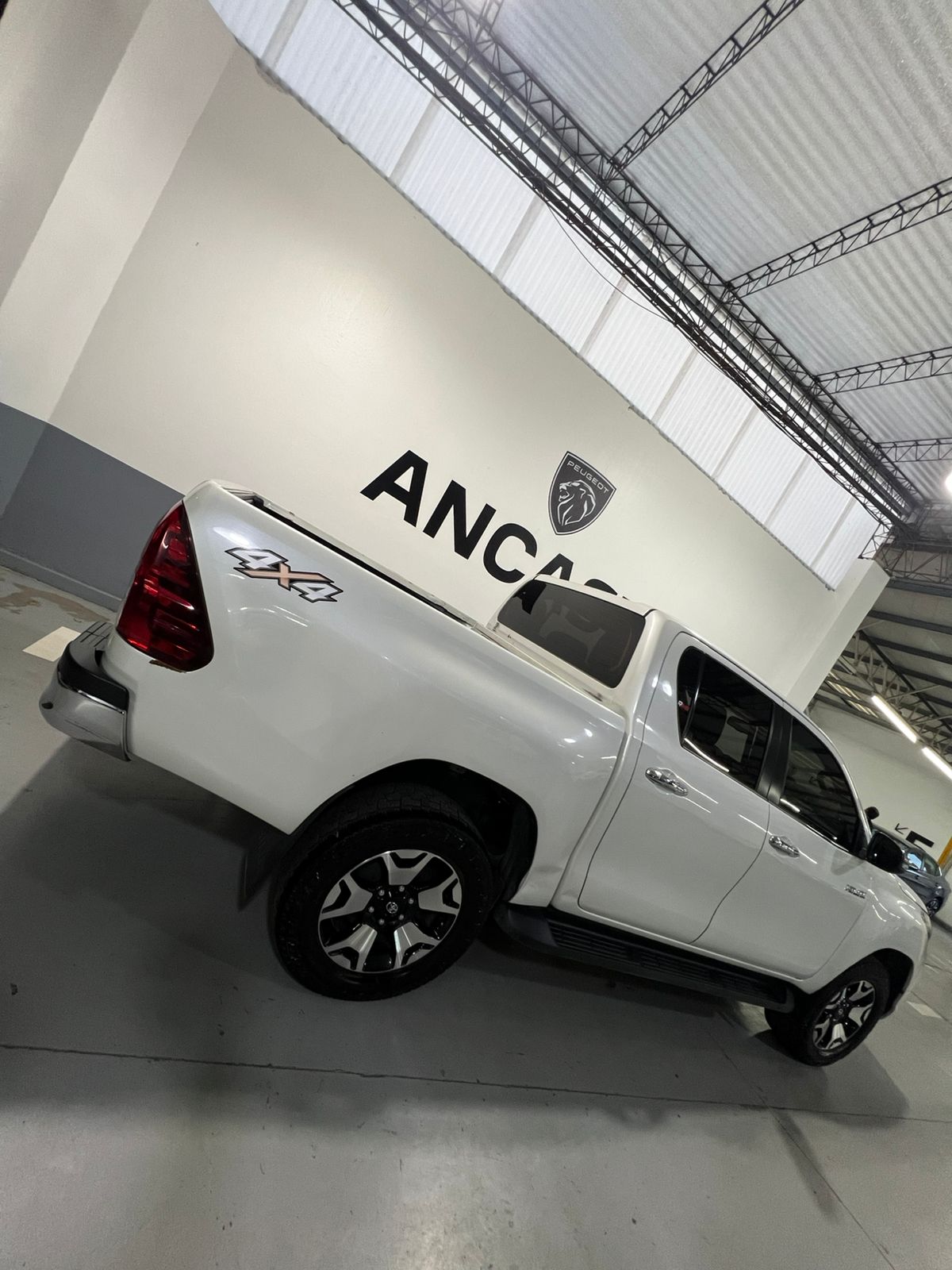 HILUX 4X4 D/C SRX 2,8 TDI 6 A/T (VENDIDO)