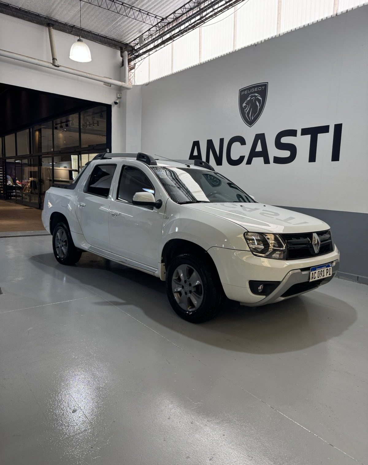 DUSTER OROCH PRIVILEGE 2.0 CON GNC