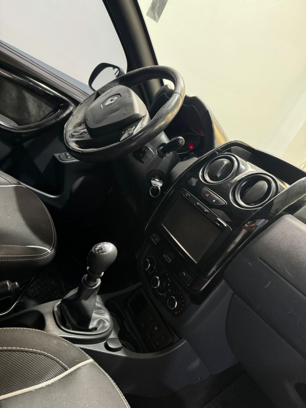DUSTER OROCH PRIVILEGE 2.0 CON GNC
